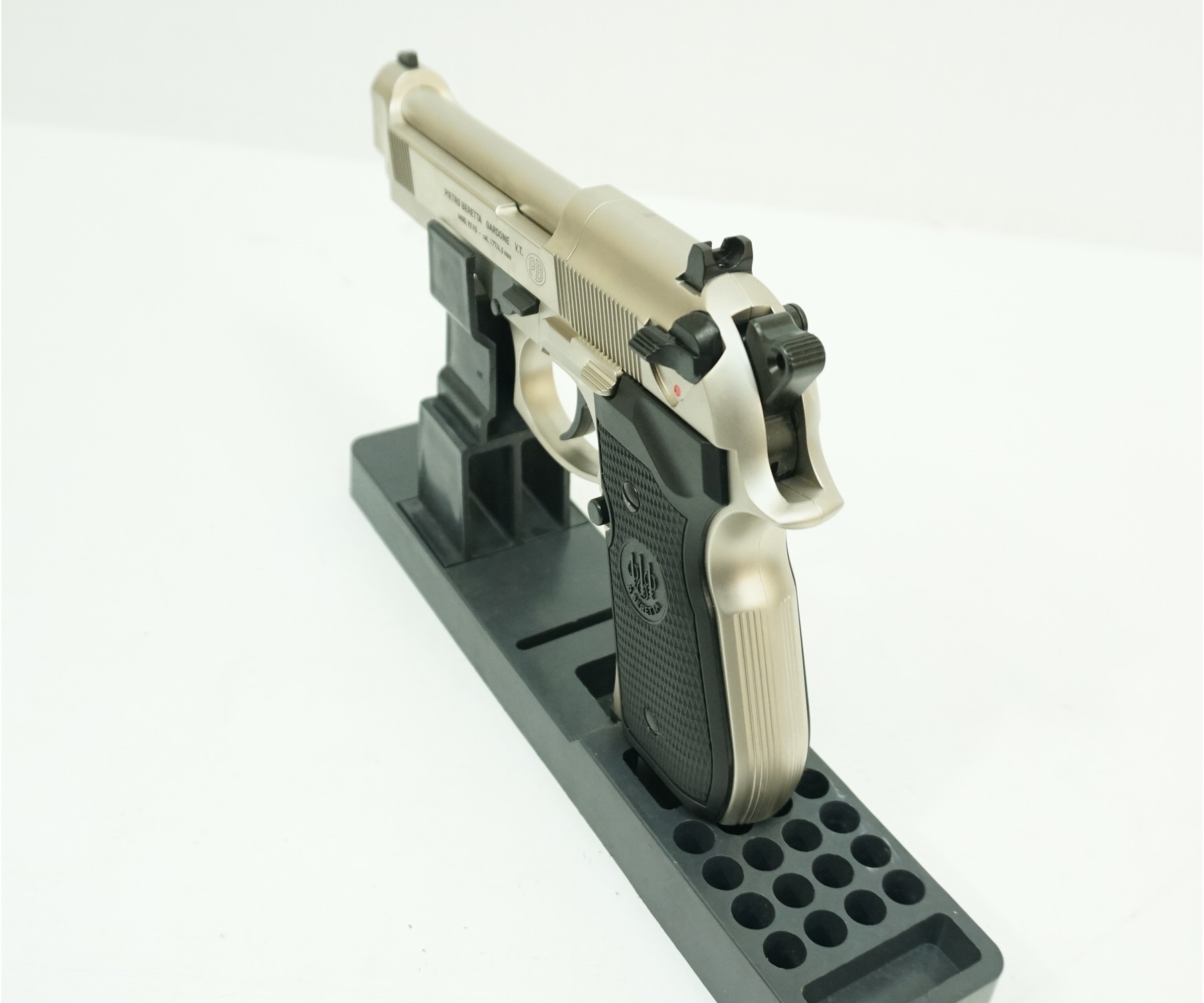 Пистолет пневматический 92FS Nikel